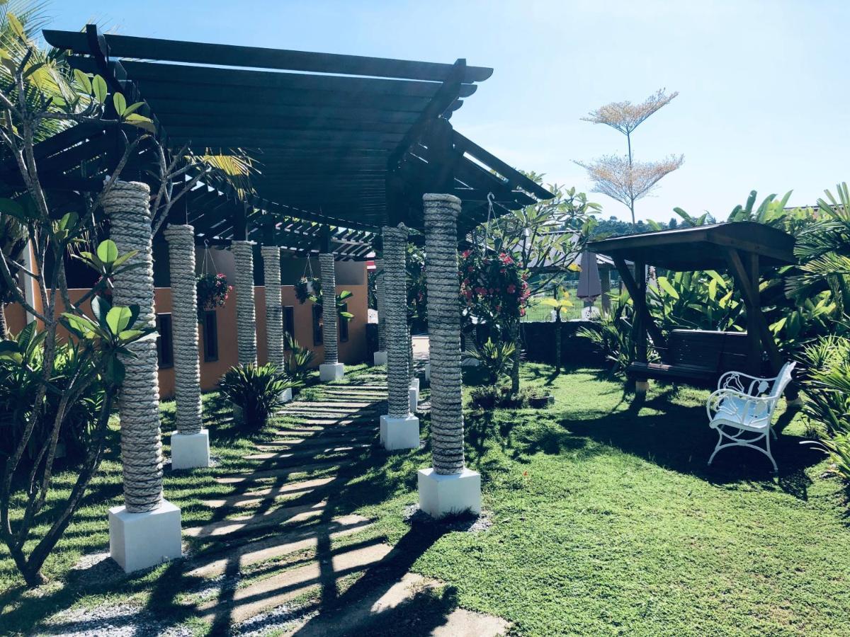 Chuu Pun Village Resort Pantai Cenang  Extérieur photo